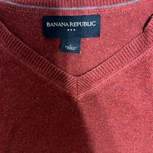 Banana republic maroon sweater, size large